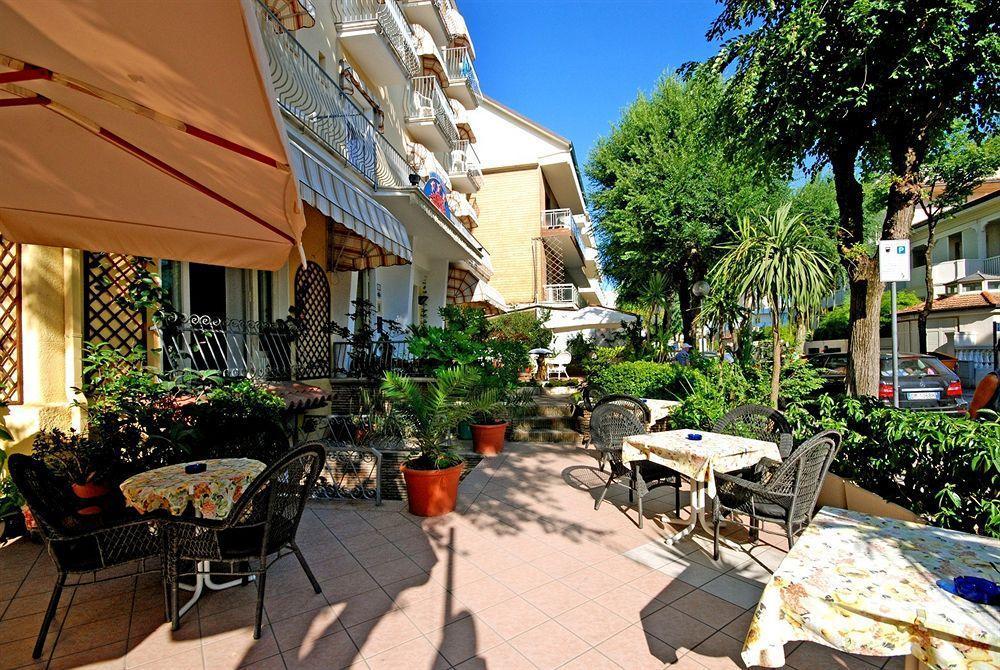 Hotel Corallo Garni Cattolica Exterior foto